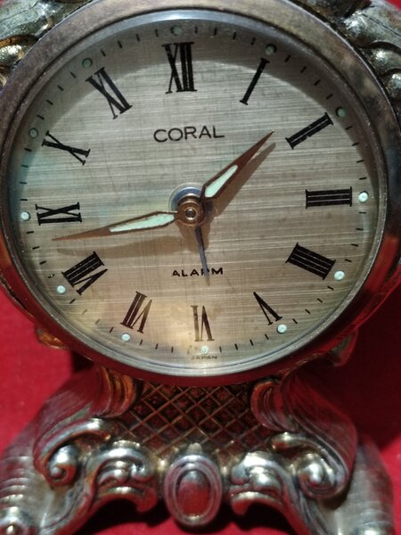 Ceas de masa Coral japonez